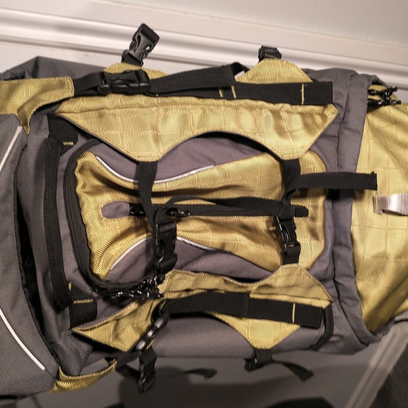 Areo Mountaineering backpack-mint! - Picture 2 of 8